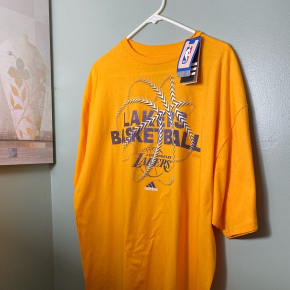 NWT ADIDAS LAKERS GAME TEE - Picture 2 of 8
